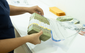 ¿Cuándo dejar de hacerlo tú mismo? El momento exacto para delegar el manejo de efectivo en tu empresa